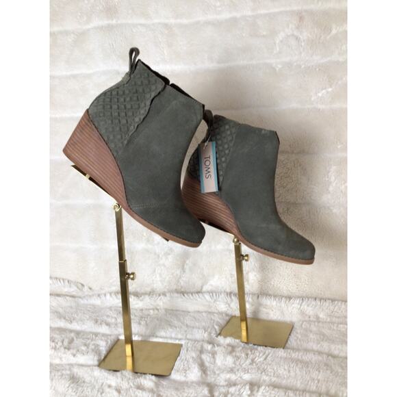 Tom’s Clare 6.5 Wedge Boot Suede Olive Green Pull On Leather Embossed Waffle - Picture 1 of 7